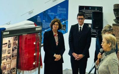 8 Novembre 2024 : Lycée Français de Londres Brigitte Williams,déléguée adjointe AICS-SR, réalise une vitrine dédiée au 80ème anniversaire du Débarquement de Provence