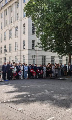 18 juin 2025 : Londres l’AICS-SR était présente à la cérémonie de commémoration de l’appel du 18 juin 1940 fait à Carlton Gardens par le Général de Gaulle