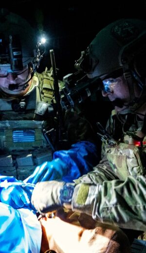 Cape et scalpel : Équipes chirurgicales des opérations spéciales