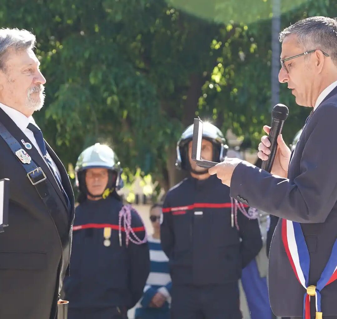 8 mai 2026: Le Maire de Frontignan Michel ARROUY décerne la médaille  de la Ville à Henri Marceau Sabatier Membre de l&rsquo;AICS-SR